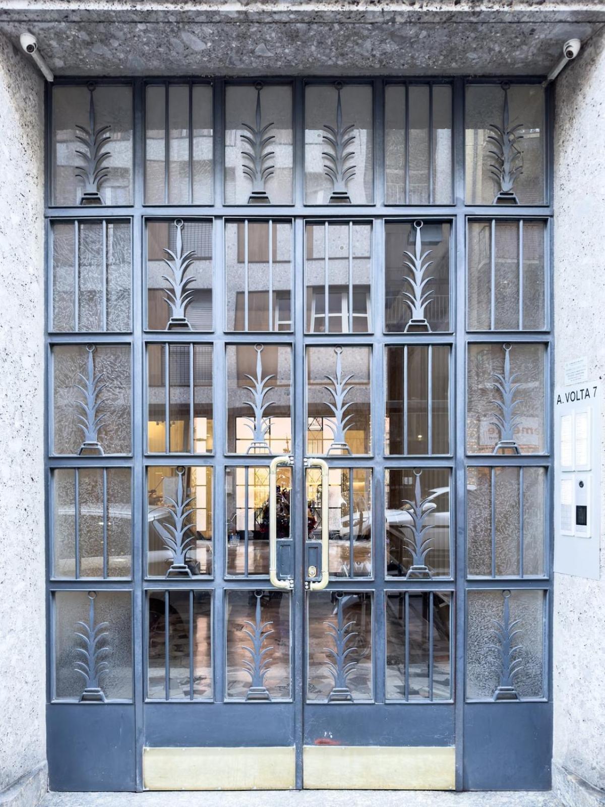 Stylish Brera Apartment